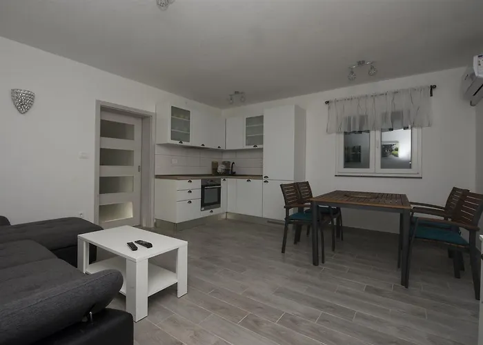 Jure Apartman Slatine