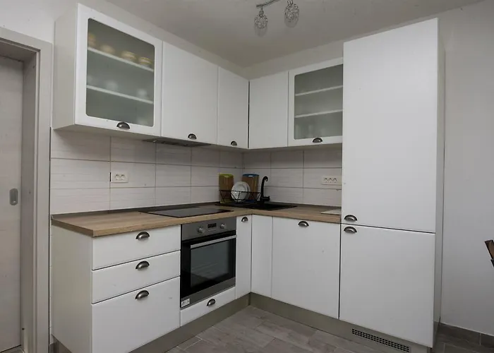 Jure Apartman Slatine